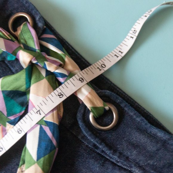 By Anthropologie The Essential Crop Flare Denim Jeans with Scarf Belt Sz US 2 - Picture 7 of 9